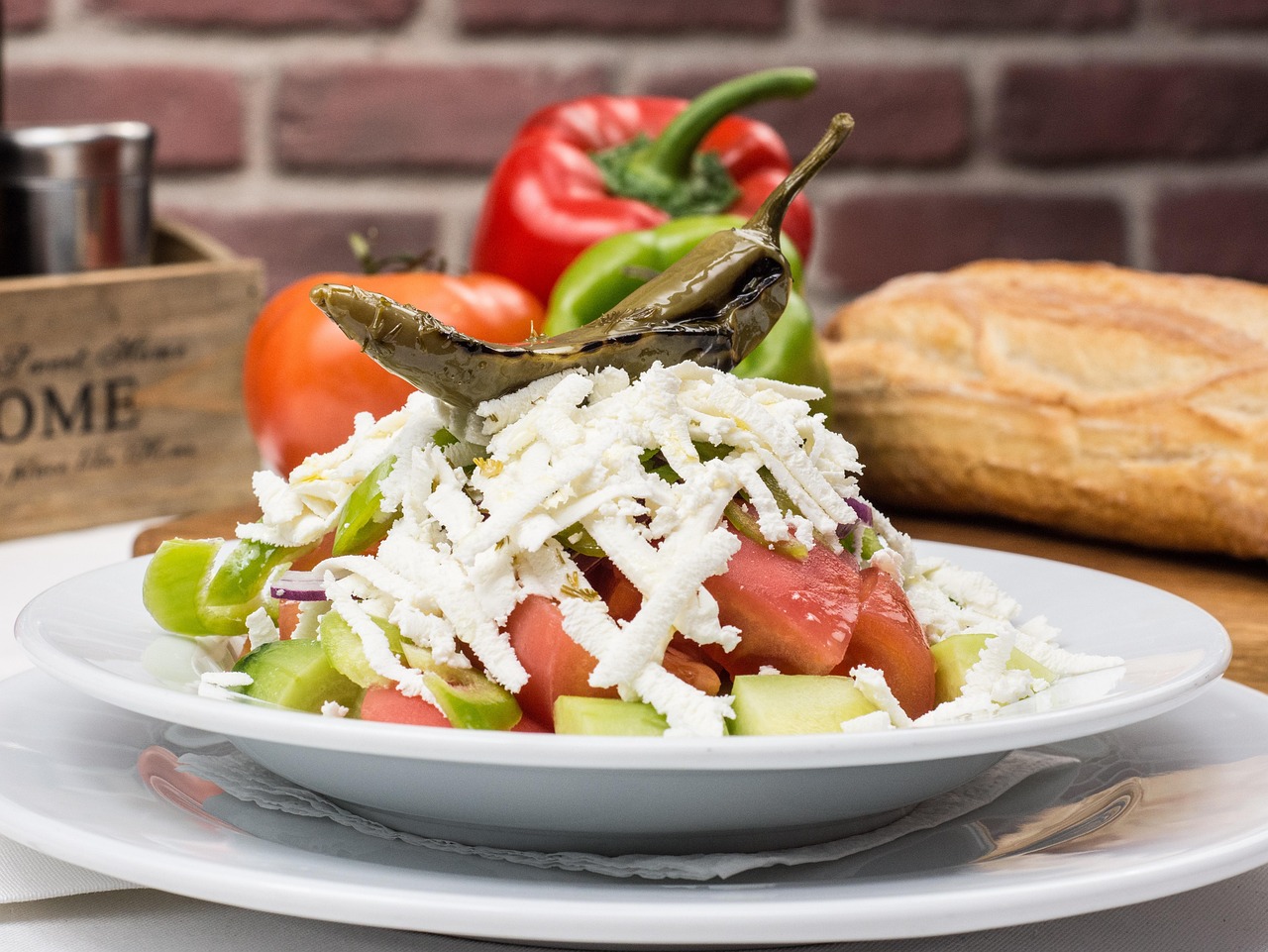 🥗 Вкусът на България: свежест, традиция и любов в едно. 🥗 Шопска салата – магия в една чиния.